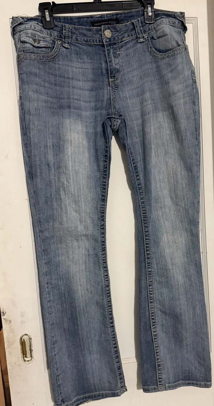 Sz 13/14 rue21 Jeans twentyone black  Women's Light Wash Embroidered Back Pocket